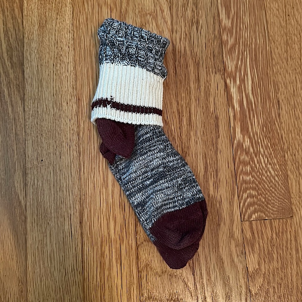 Roots ski socks- grey & maroon